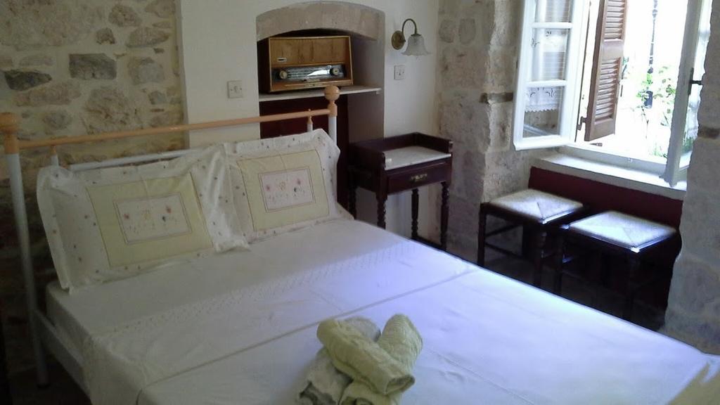 Aeginitiko Archontiko Apartment Aegina Ngoại thất bức ảnh